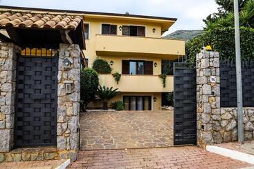 پانسیون Casita Garden&spa