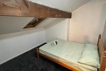 پانسیون Huddersfield House
