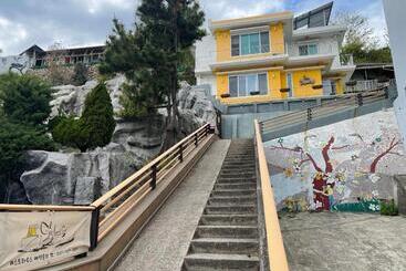 پانسیون Moonlight Hill Guesthouse