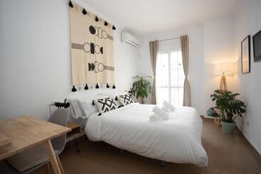 פנסיון Naim Guest House Nerja
