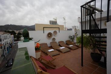 פנסיון Naim Guest House Nerja