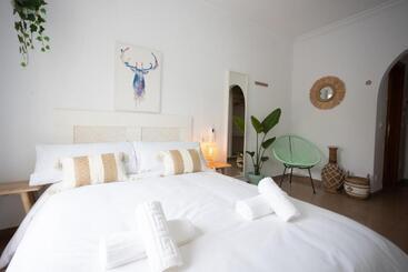 פנסיון Naim Guest House Nerja