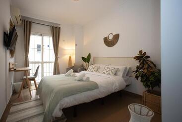 פנסיון Naim Guest House Nerja