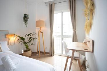 פנסיון Naim Guest House Nerja