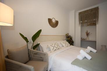 פנסיון Naim Guest House Nerja