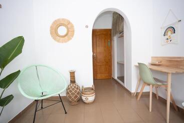 פנסיון Naim Guest House Nerja