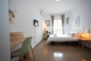 פנסיון Naim Guest House Nerja