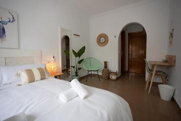 פנסיון Naim Guest House Nerja