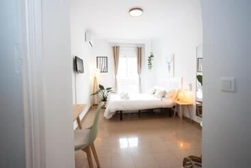 פנסיון Naim Guest House Nerja