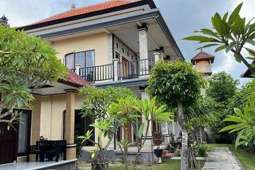 تختخواب و صبحانه The Blue Yogi Beach Bungalow