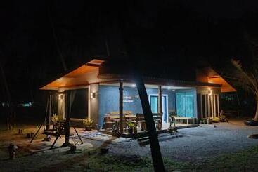 پانسیون บ้านระเบียงเลหลังสวน Room A