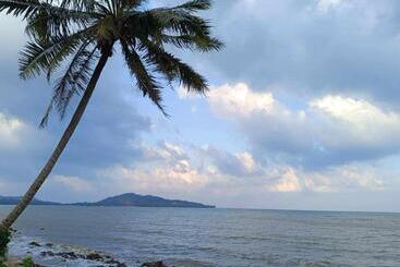 پانسیون บ้านระเบียงเลหลังสวน Room A