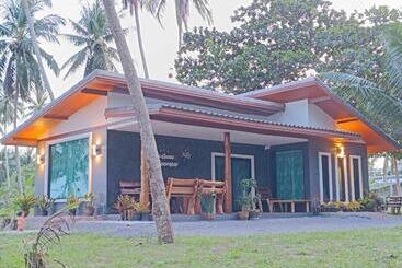 پانسیون บ้านระเบียงเลหลังสวน Room A