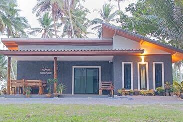 پانسیون บ้านระเบียงเลหลังสวน Room B
