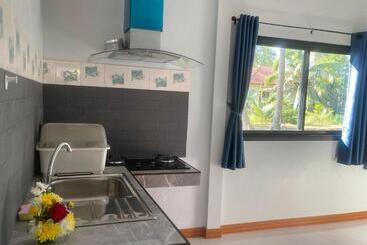 پانسیون บ้านระเบียงเลหลังสวน Room A