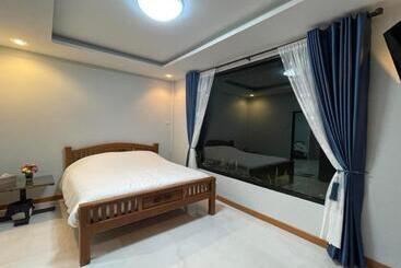 پانسیون บ้านระเบียงเลหลังสวน Room B