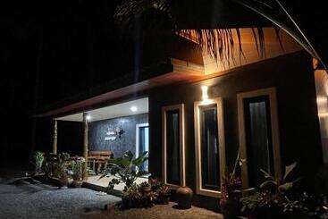 پانسیون บ้านระเบียงเลหลังสวน Room A