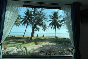 پانسیون บ้านระเบียงเลหลังสวน Room B