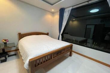 پانسیون บ้านระเบียงเลหลังสวน Room B