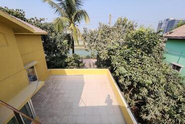 پانسیون Aaira Guest House