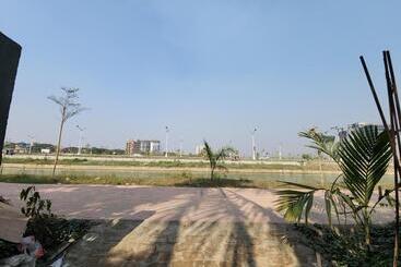 پانسیون Aaira Guest House