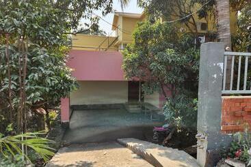 پانسیون Aaira Guest House
