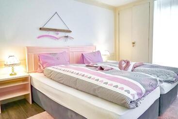 پانسیون Doppelroom With Terrace