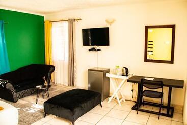 پانسیون Shape Inn Guest House