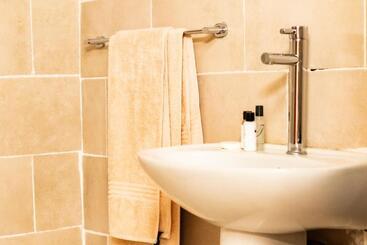 پانسیون Shape Inn Guest House