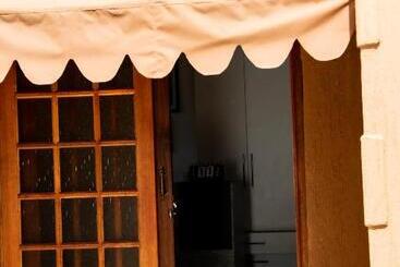پانسیون Shape Inn Guest House