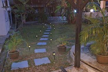هاستل Knight Residence