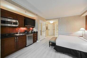 Beautiful Strip View Studio In Lv