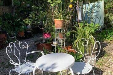 تختخواب و صبحانه Maison Les Mimosas