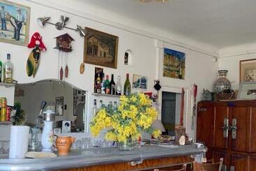 تختخواب و صبحانه Maison Les Mimosas
