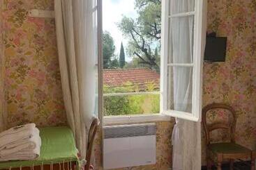 تختخواب و صبحانه Maison Les Mimosas