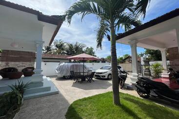 هتل Belvilla Pleasant Seaside Lovina Beach