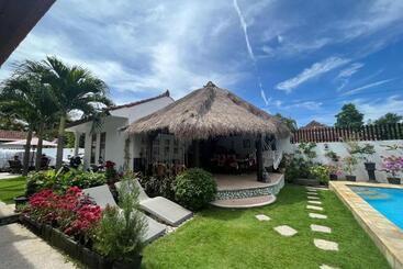 هتل Belvilla Pleasant Seaside Lovina Beach