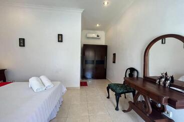 هتل Belvilla Pleasant Seaside Lovina Beach