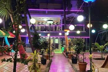 בית מלון כפרי Lata Sumant Resort