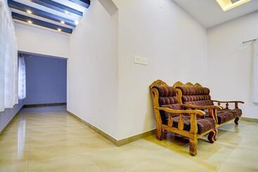 هتل Oyo Thaikkattukara Residency