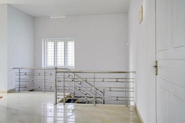 هتل Oyo Thaikkattukara Residency