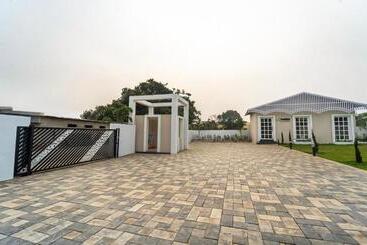 هتل Treebo Greenland Resort, Patia