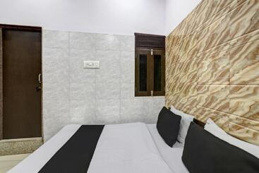 Oyo Hotel Girdhar