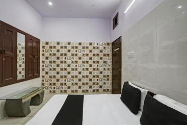 Oyo Hotel Girdhar