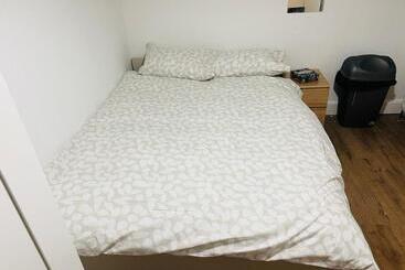 پانسیون Double Bed Room For Couple Tidy Room Room 4