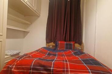 پانسیون Double Bed Room For Couple With Cupboard Room 12