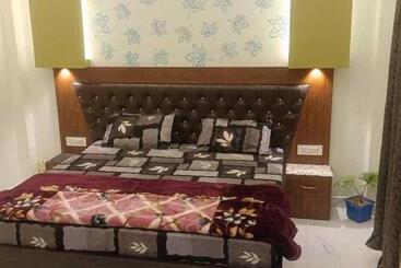 Spot On Hotel Bairi Love