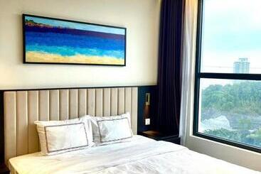 Superior Suite Home, View City