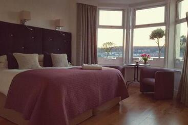 تختخواب و صبحانه Boat House Super Suites