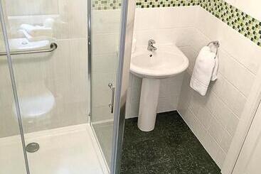 تختخواب و صبحانه Boat House Super Suites